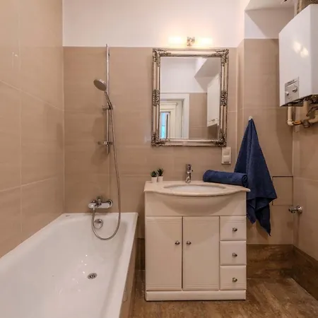 Big - Center - 4 - 6 Beds - 2 Balcony - 12 People - 100m2 *