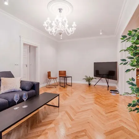 Big - Center - 4 - 6 Beds - 2 Balcony - 12 People - 100m2 Breslavia