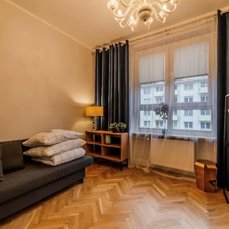 Big - Center - 4 - 6 Beds - 2 Balcony - 12 People - 100m2 * Breslavia