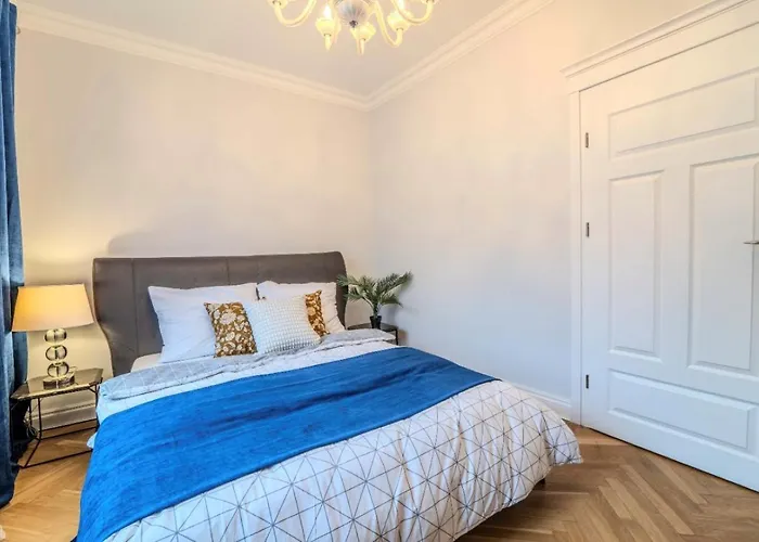 아파트 Big - Center - 4 - 6 Beds - 2 Balcony - 12 People - 100m2 *