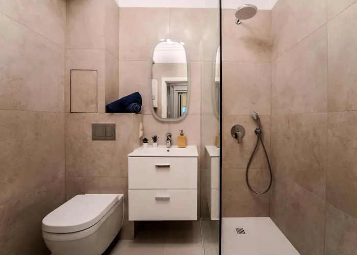 아파트 Big - Center - 4 - 6 Beds - 2 Balcony - 12 People - 100m2