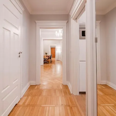 Big - Center - 4 - 6 Beds - 2 Balcony - 12 People - 100m2 * Wrocław