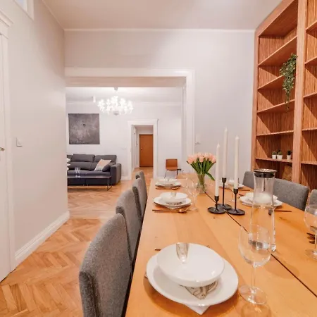 Big - Center - 4 - 6 Beds - 2 Balcony - 12 People - 100m2 Appartement *