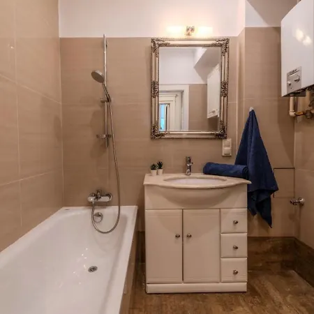 Big - Center - 4 - 6 Beds - 2 Balcony - 12 People - 100m2 *