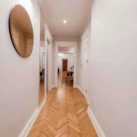아파트 Big - Center - 4 - 6 Beds - 2 Balcony - 12 People - 100m2