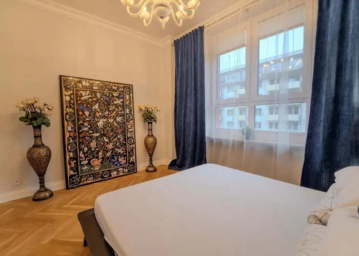 Big - Center - 4 - 6 Beds - 2 Balcony - 12 People - 100m2 * Wrocław