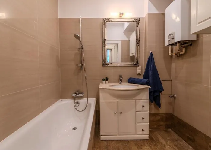 Big - Center - 4 - 6 Beds - 2 Balcony - 12 People - 100m2 *